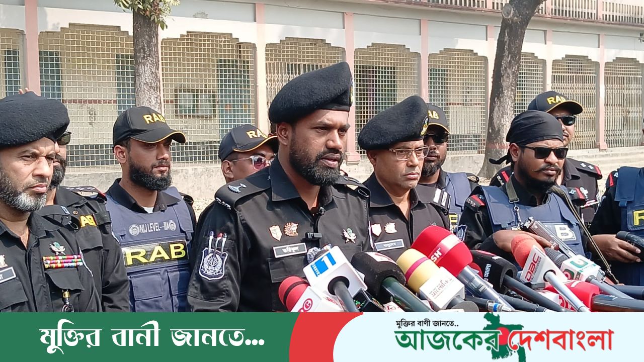 ত্রয়োদশ জাতীয় সংসদ নির্বাচন ও গণভোট উপলক্ষে গাইবান্ধায় র‍্যাব ১৩ এর প্রেস ব্রিফিং অনুষ্ঠিত