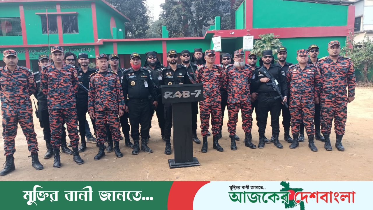 রামগড়ে  র‌্যাব ৭ এর প্রেস ব্রিফিং