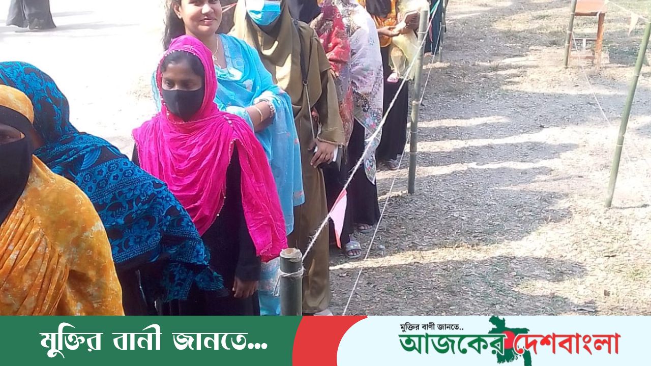 সিরাজগঞ্জ ৩ আসনে শান্তিপূর্ণ পরিবেশে ভোটগ্রহণ, দীর্ঘ লাইনে ভোটারদের উপস্থিত