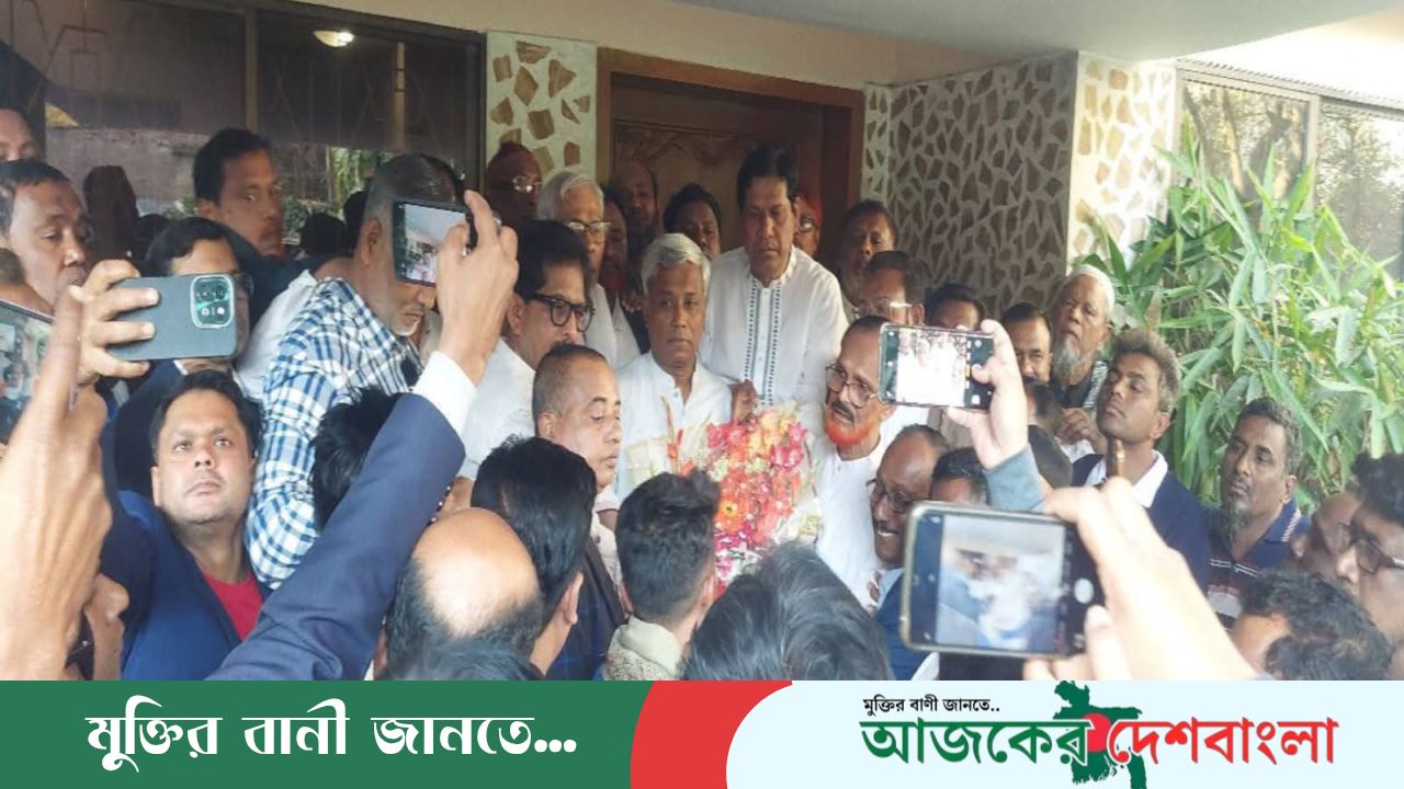 বাঘারপাড়া নবনির্বাচিত এমপি অনিন্দ্য ইসলাম অমিতকে ফুলের শুভেচ্ছা