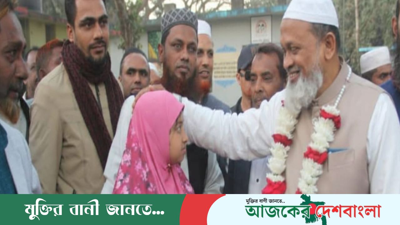 ভোটের বিভেদ ভুলে সম্প্রীতির পথে যশোর-৪: অভয়নগরে অধ্যাপক গোলাম রসুলের ‘মিষ্টিমুখ’ জনসংযোগ