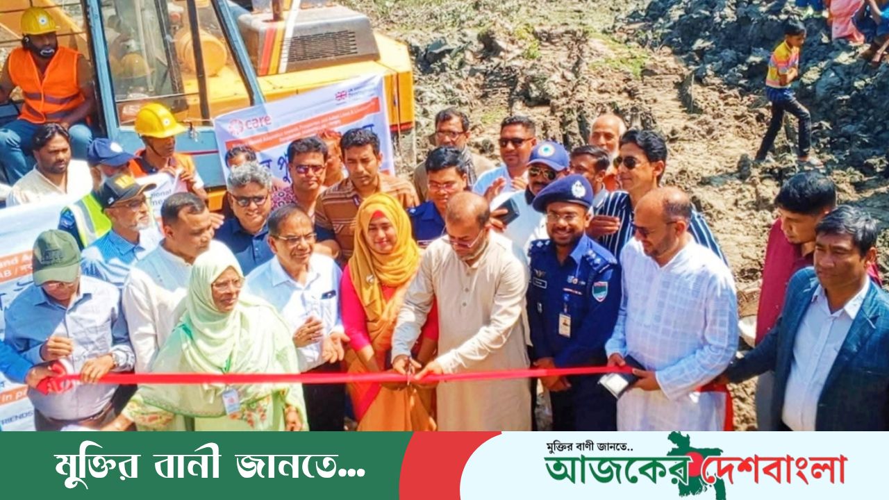 মোংলায় খাল খনন উদ্বোধন করলেন প্রতিমন্ত্রী শেখ ফরিদুল ইসলাম