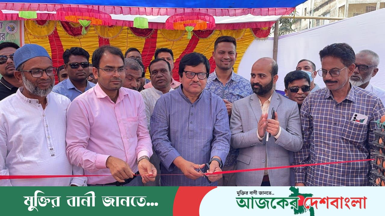 মাদারগঞ্জে সুলভ মূল্যে দুধ, ডিম ও মাংস বিক্রি কার্যক্রমের উদ্বোধন