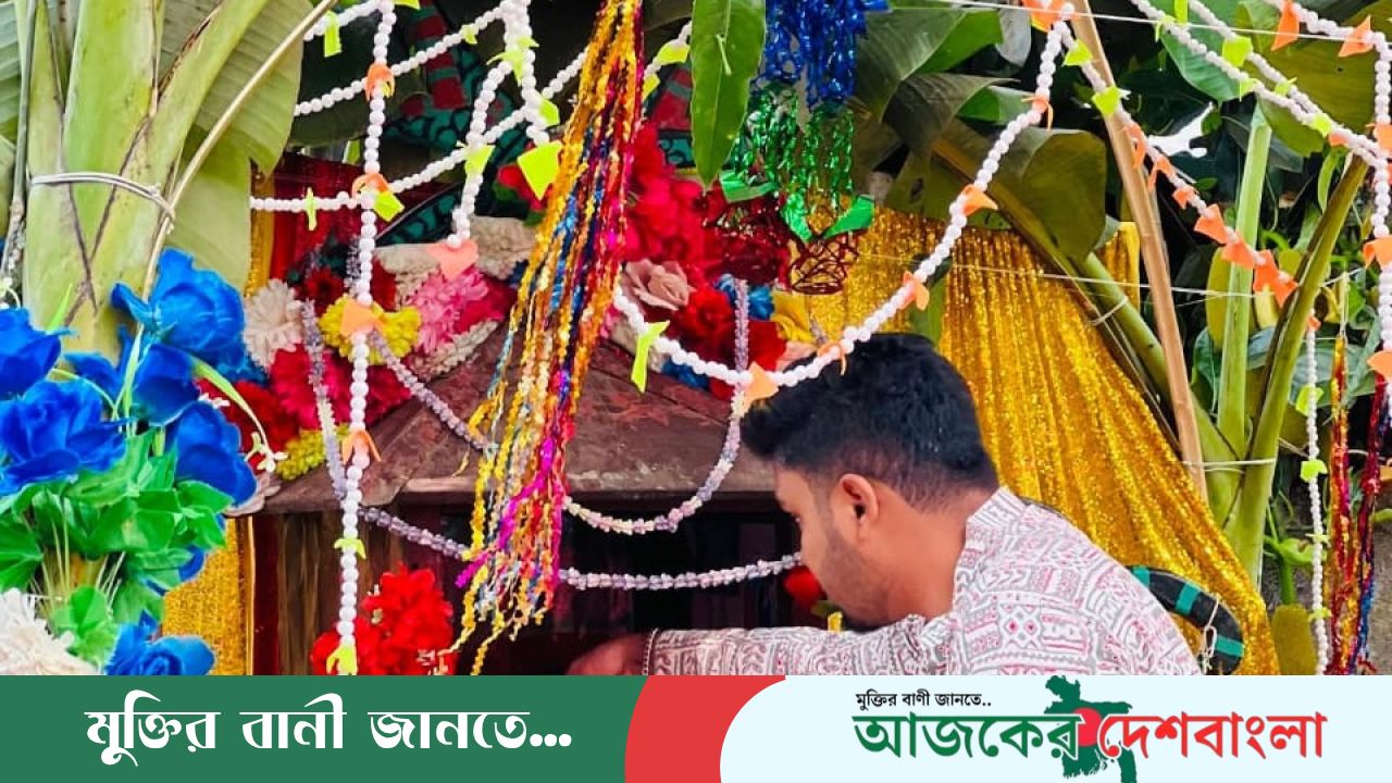 ভক্তি আর আবিরের রঙে রঙিন দুর্গাপুর দক্ষিণ ভবানীপুরে দোল উৎসবের জোয়ার