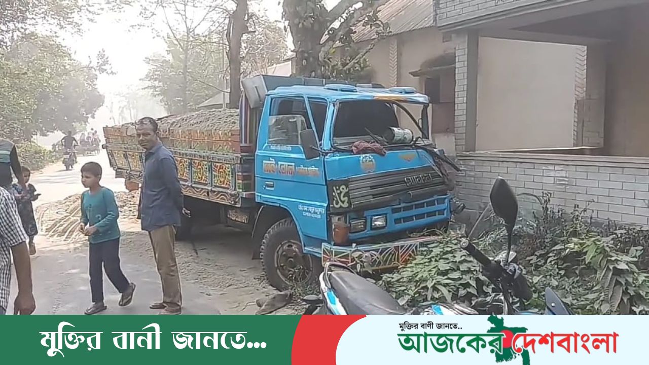 কাজিপুরে দুই ট্রাকের সংঘর্ষ-আহত ১