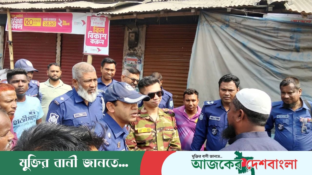 দারোয়ানী টেক্সটাইল মোড়ের রাস্তা ফুটপাতে অবৈধ স্থাপনা অপসারণ