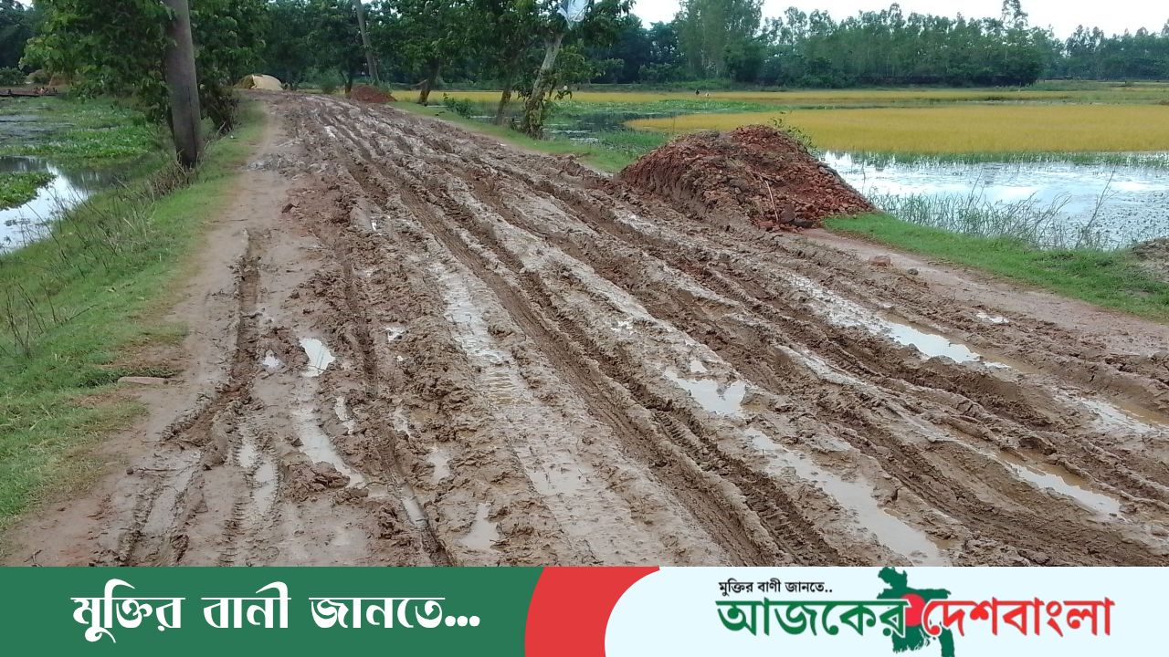 জগন্নাথপুরের শিবগঞ্জ-বেগমপুর সড়ক সংষ্কার কাজে অবহেলা বাড়ছে জন ভোগান্তি 