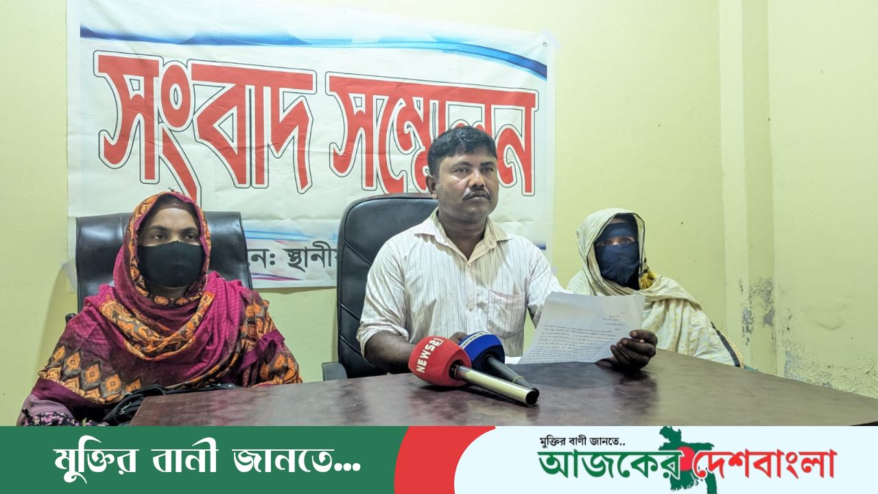 ধামইরহাটে ইউপি সদস্যের বিরুদ্ধে বাড়ি ভাঙচুর ও লুটপাটের অভিযোগ: সংবাদ সম্মেলন 