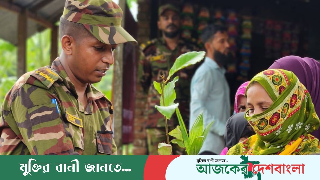 পানছড়িতে কৃষকদের কম্পোস্ট সার প্রশিক্ষণ ও ৪০০ চারাগাছ বিতরণ