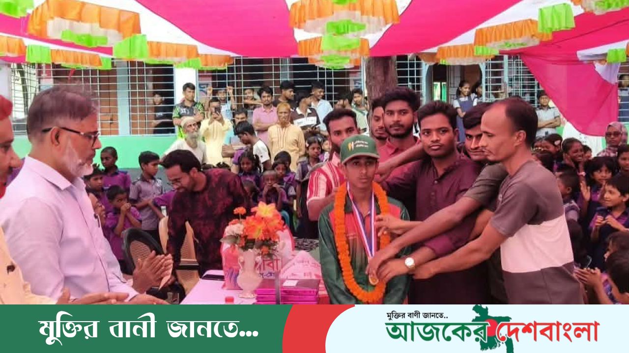 দেশসেরা ক্ষুদে দৌড়বিদ রিফাতকে উল্লাপাড়াবাসীর সংবর্ধনা