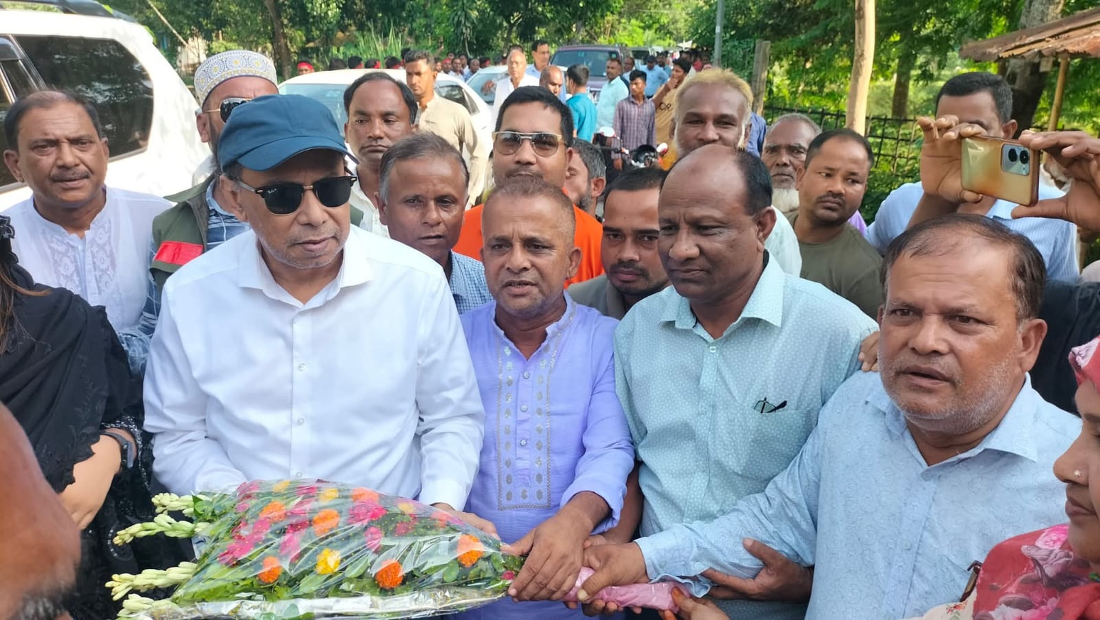 মহিয়সী নারী মাহেরীন চৌধুরীর সমাধিতে শ্রদ্ধা জানালেন বিএনপি নেতা তুহিন চৌধুরী