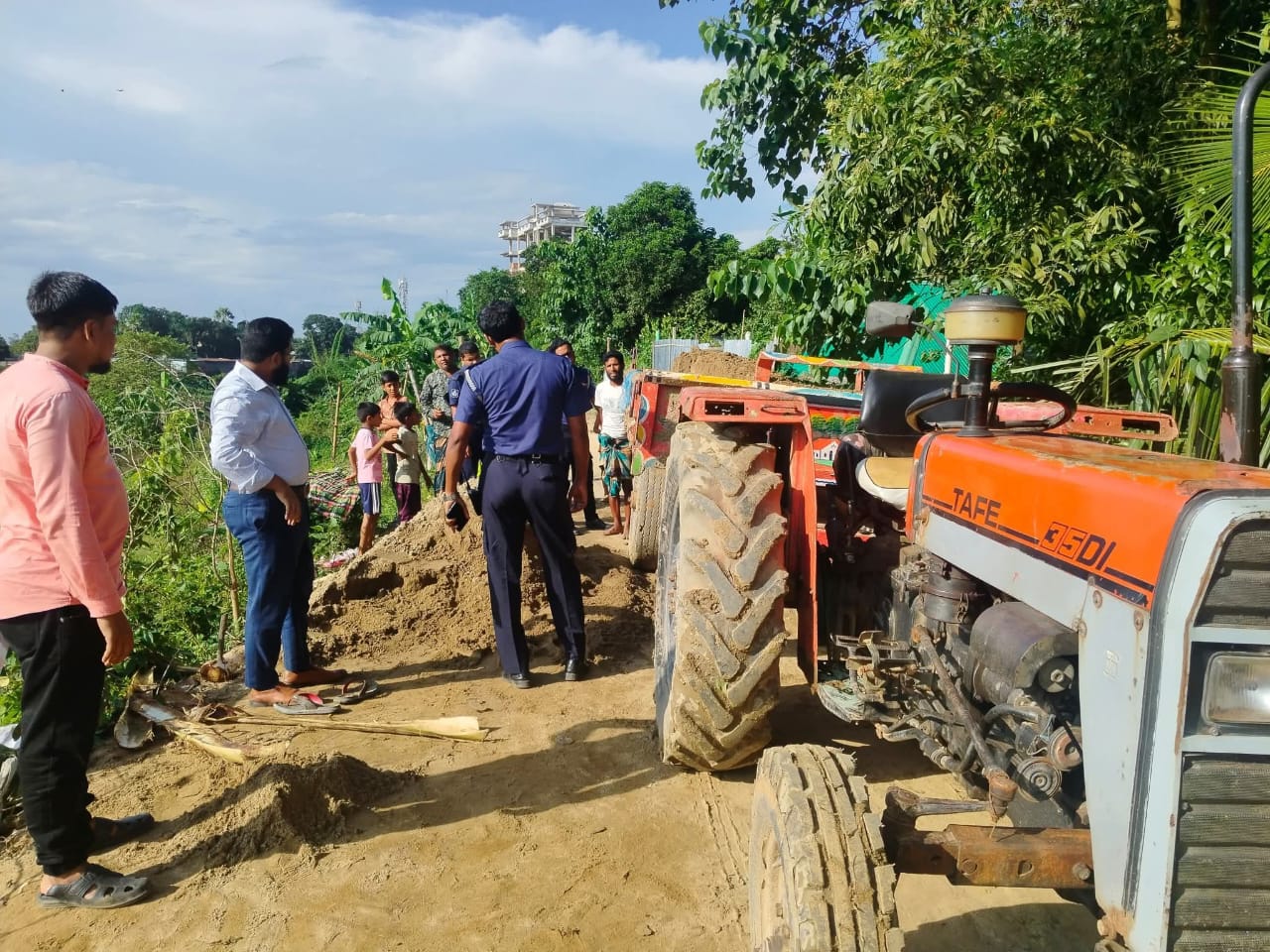 অবৈধ বালু উত্তোলনের অপরাধে মোবাইল কোর্টে অর্থদণ্ড