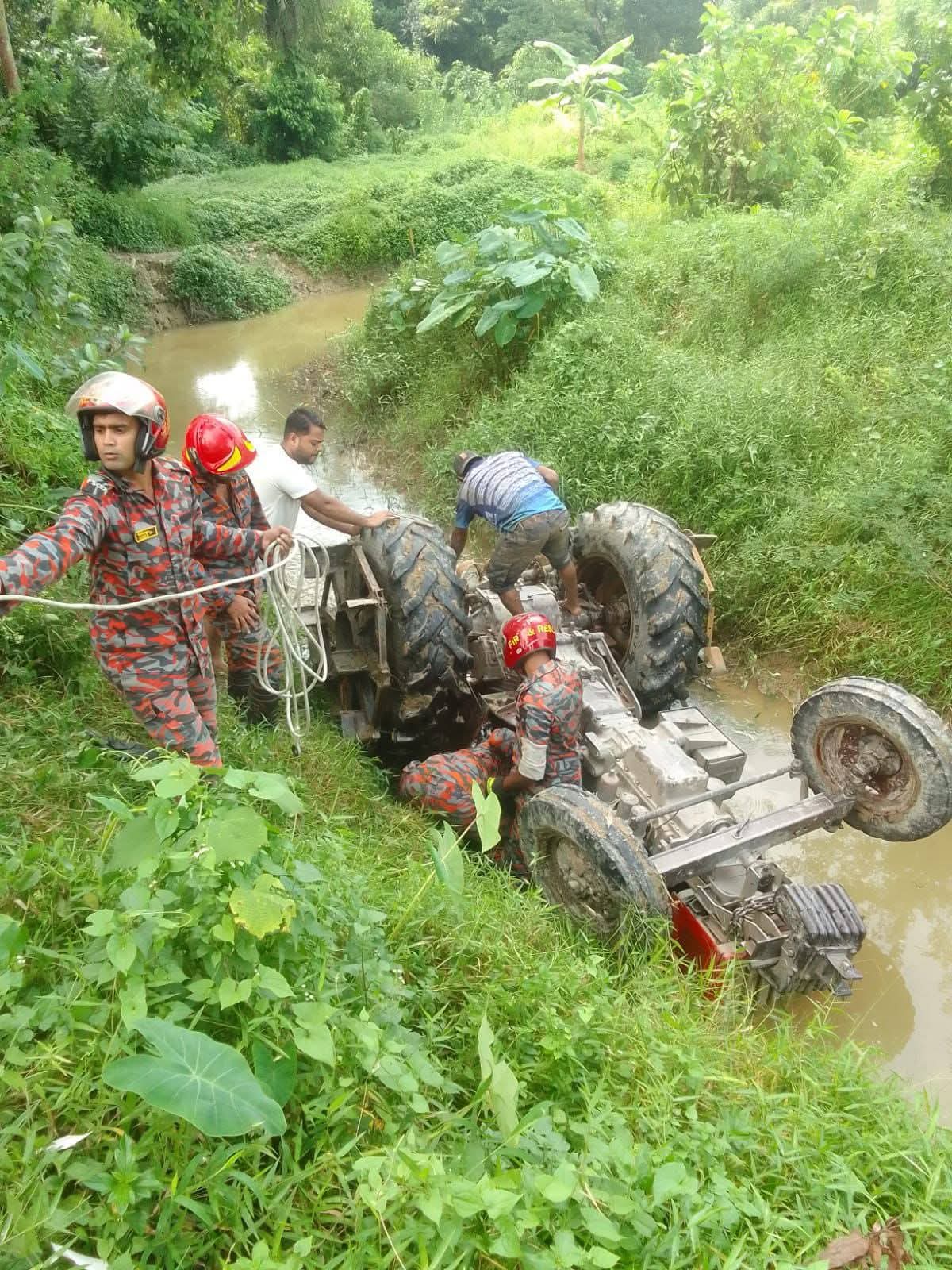 চৌদ্দগ্রাম ফালগুনকরা এলাকায় ট্রাক্টর উল্টে কিশোর নিহত