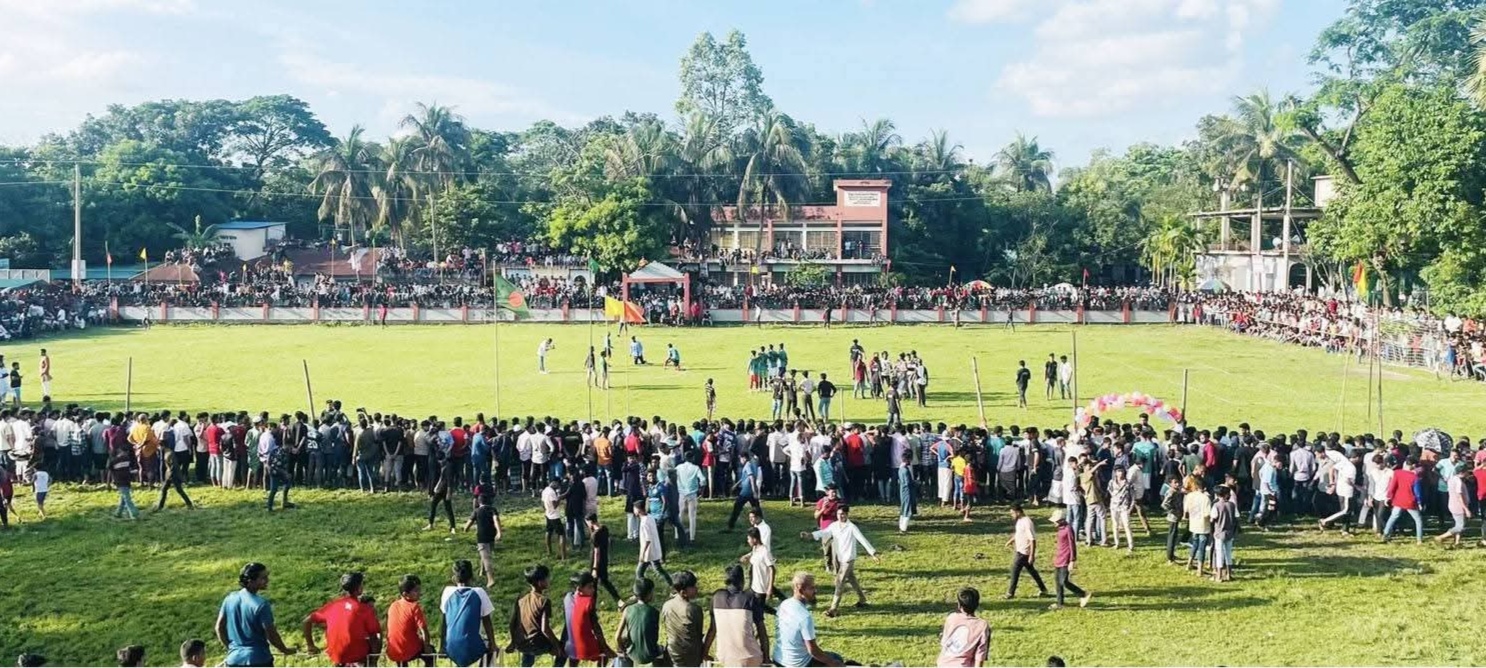 চৌদ্দগ্রামে ডাবল ফ্রিজ ফুটবল টুর্ণামেন্টের ফাইনাল খেলা অনুষ্ঠিত ও উৎসুক দর্শকের ভীড়