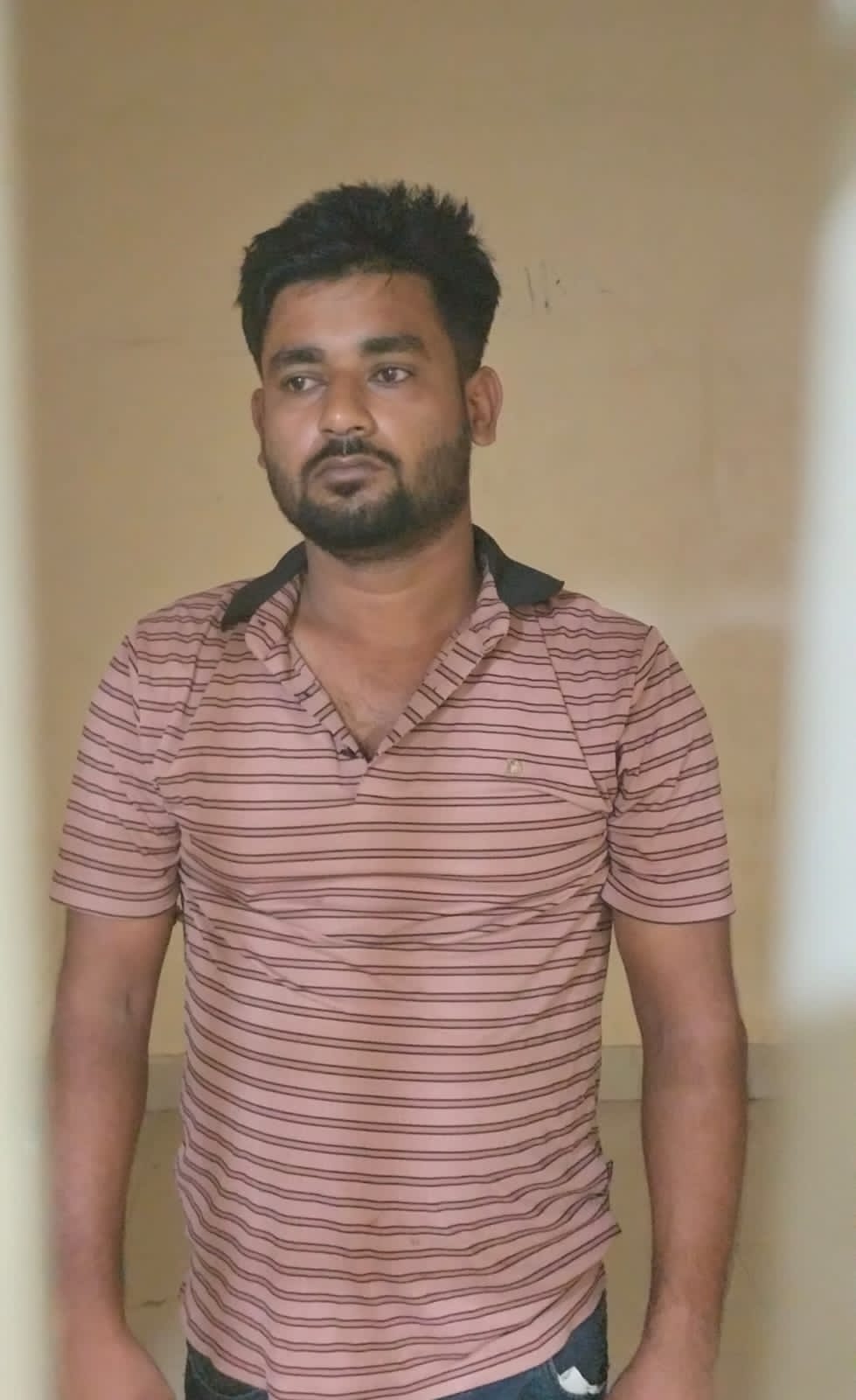 হোমনায় চেকপোস্টে ২০ কেজি গাঁজা ও প্রাইভেট কারসহ আটক ১