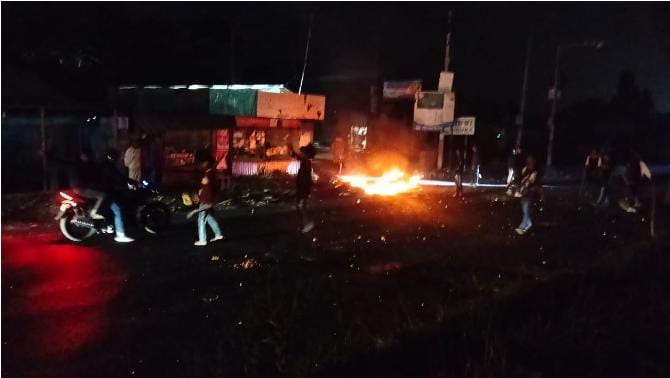 চৌদ্দগ্রাম পৌরসভার কালিরবাজারে সামান্য ঘটনাকে কেন্দ্র করে দুই গ্রামের বাসিন্দাদের মধ্যে তীব্র ধাওয়া–পাল্টা ধাওয়া