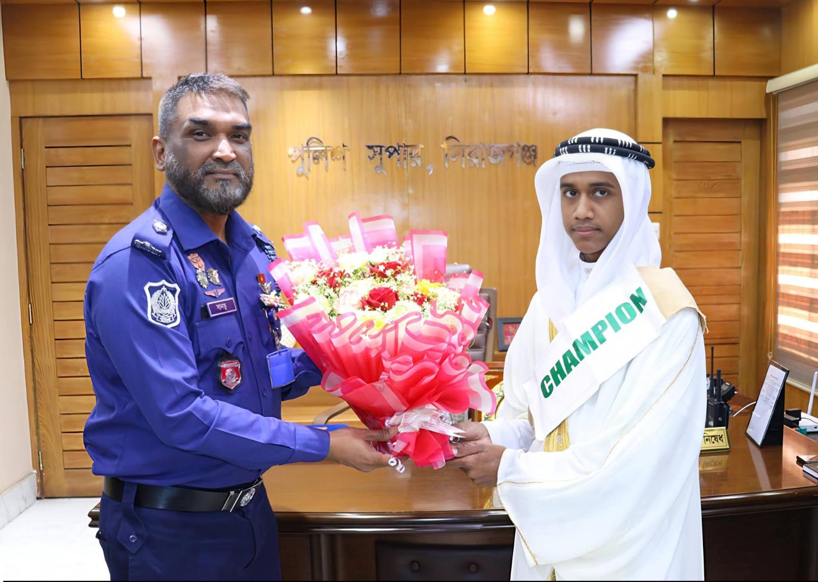 দেশব্যাপী হিফজুল কুরআন প্রতিযোগিতায় প্রথম: হাফেজ রাহিমুল ইসলামকে জেলা পুলিশের সম্মাননা