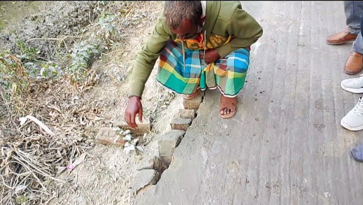 মোংলায় সড়ক নির্মাণে ব্যাপক অনিয়ম ও দুর্নীতির অভিযোগ