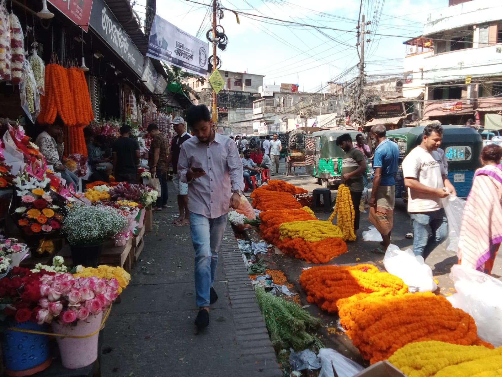 চেরাগীপাহাড়ে ফুলের হাট: রঙ, গন্ধ আর প্রশান্তির ছোঁয়া