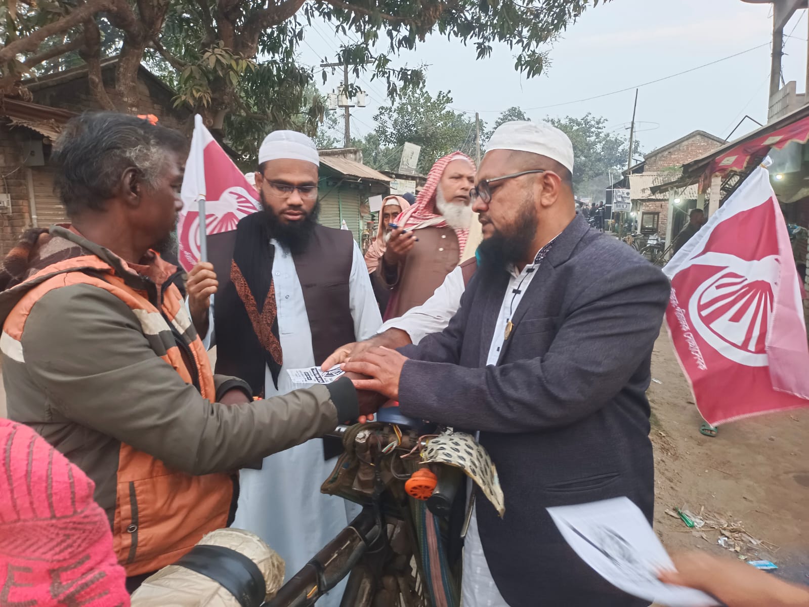 কেশবপুরের ভান্ডার খোলা বাজারে হাতপাখার প্রার্থীর গণসংযোগ ও পথসভা
