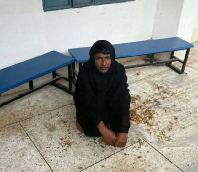 বোরকা পরে স্কুলে প্রবেশের সময় সাবেক শিক্ষার্থীকে আটক